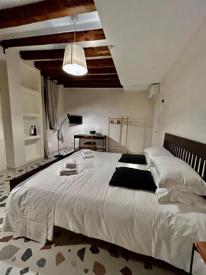 Farini Suites Wi-Fi Венеція Екстер'єр фото