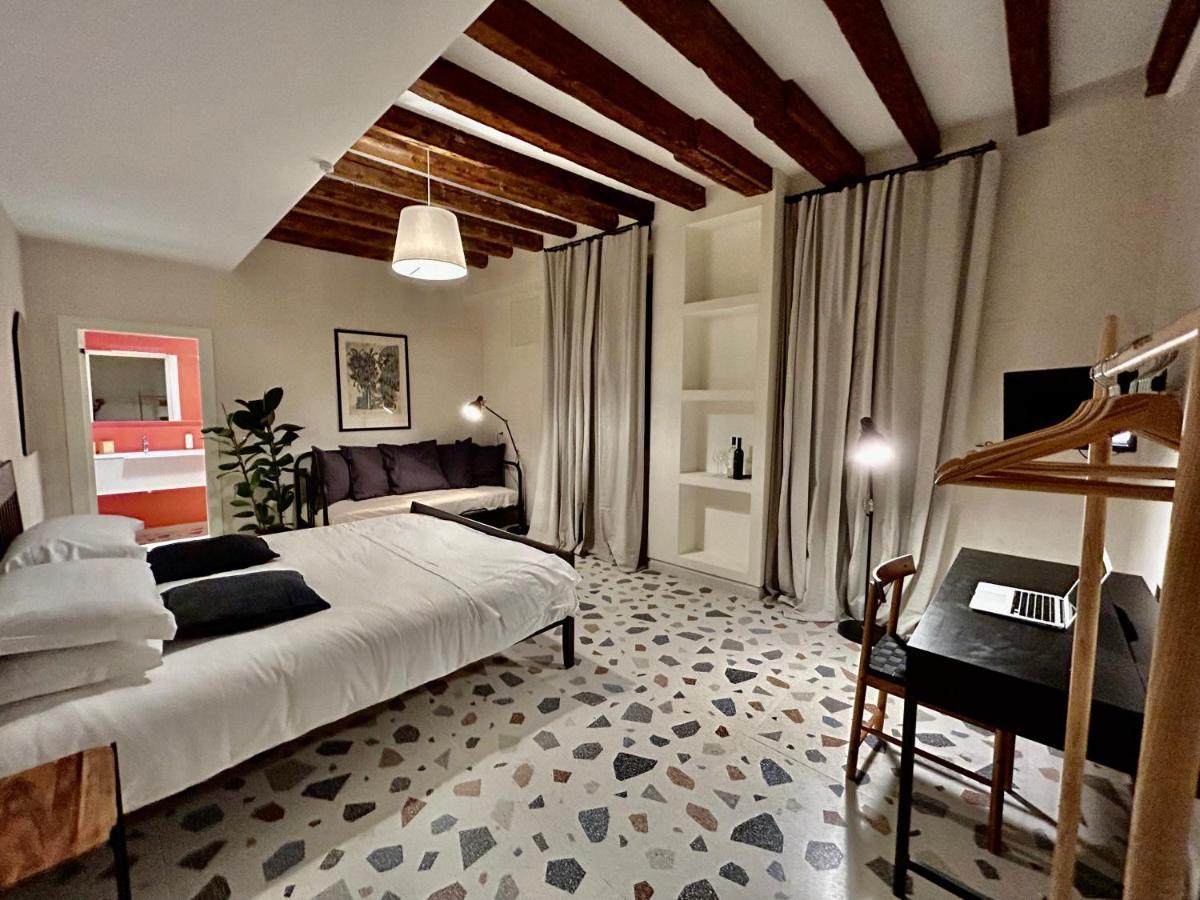Farini Suites Wi-Fi Венеція Екстер'єр фото