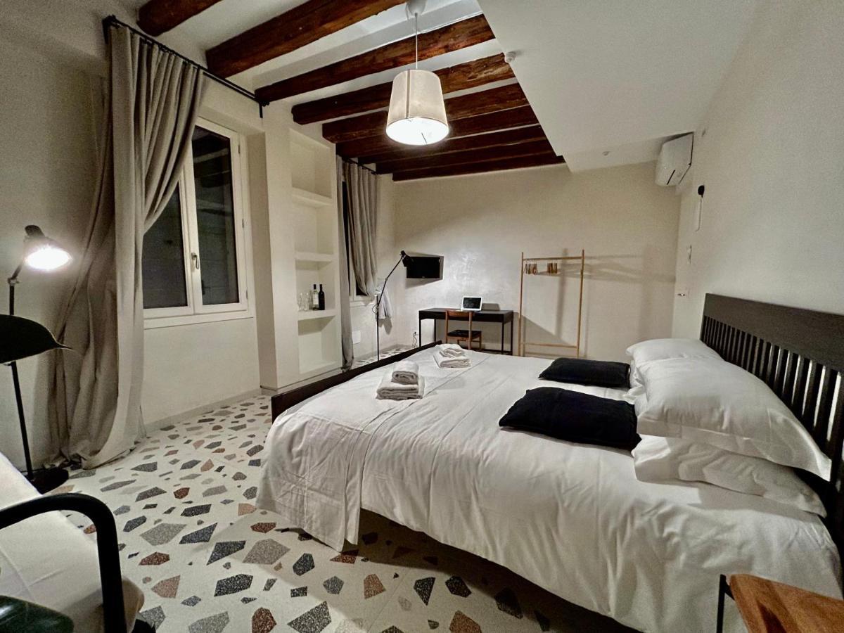 Farini Suites Wi-Fi Венеція Екстер'єр фото