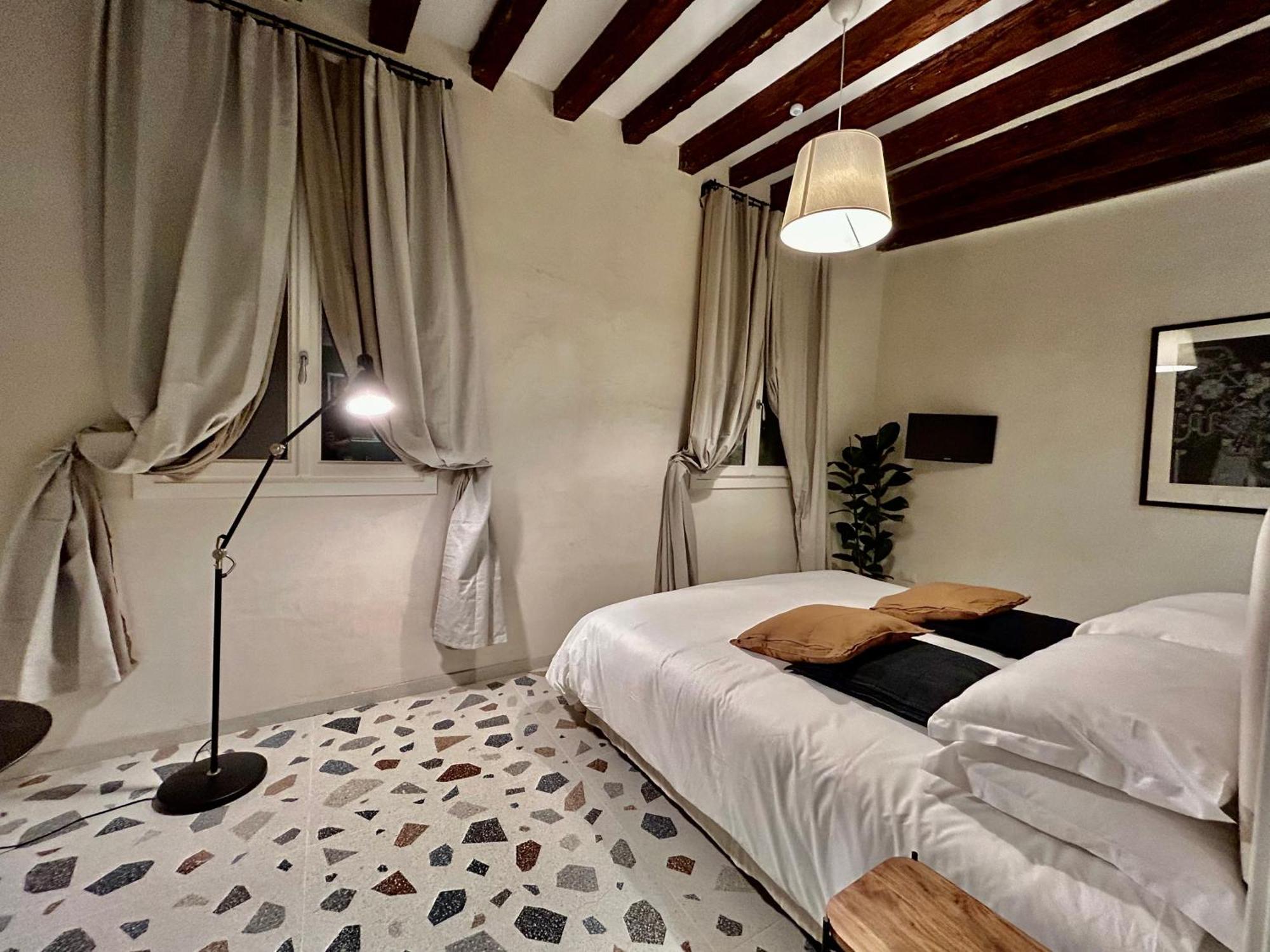 Farini Suites Wi-Fi Венеція Екстер'єр фото