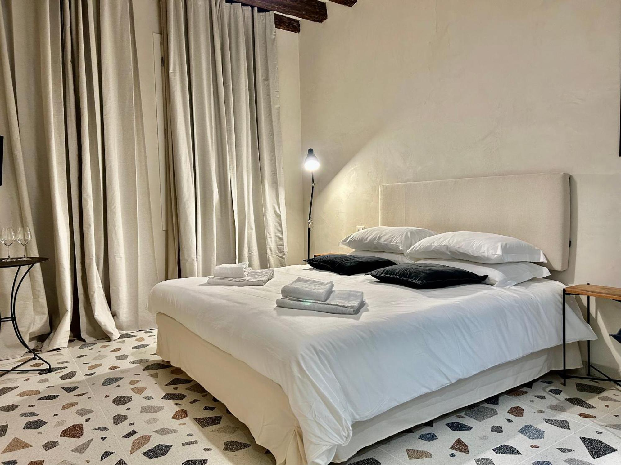 Farini Suites Wi-Fi Венеція Екстер'єр фото